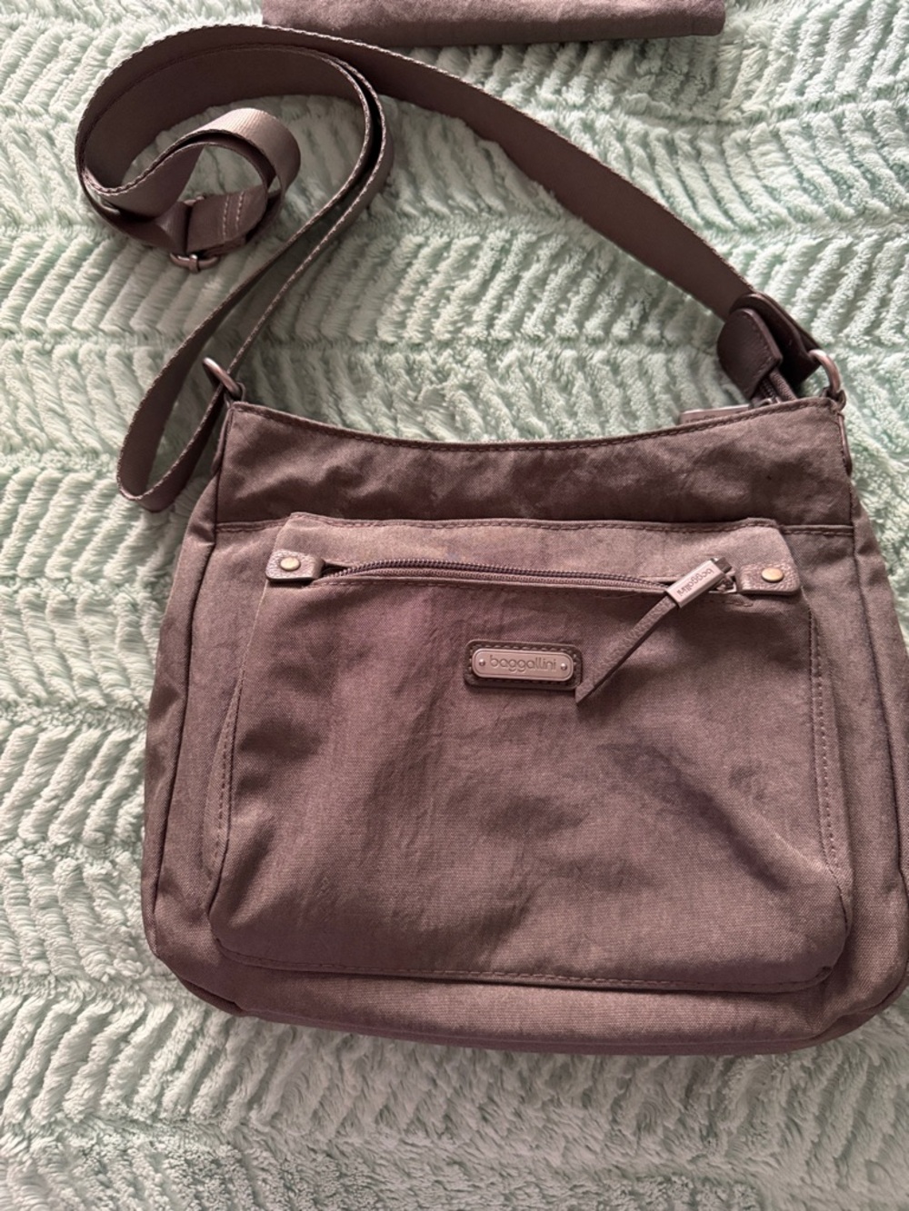 Baggallini Uptown Crossbody bag w/ Wristlet - Picture 2 of 6